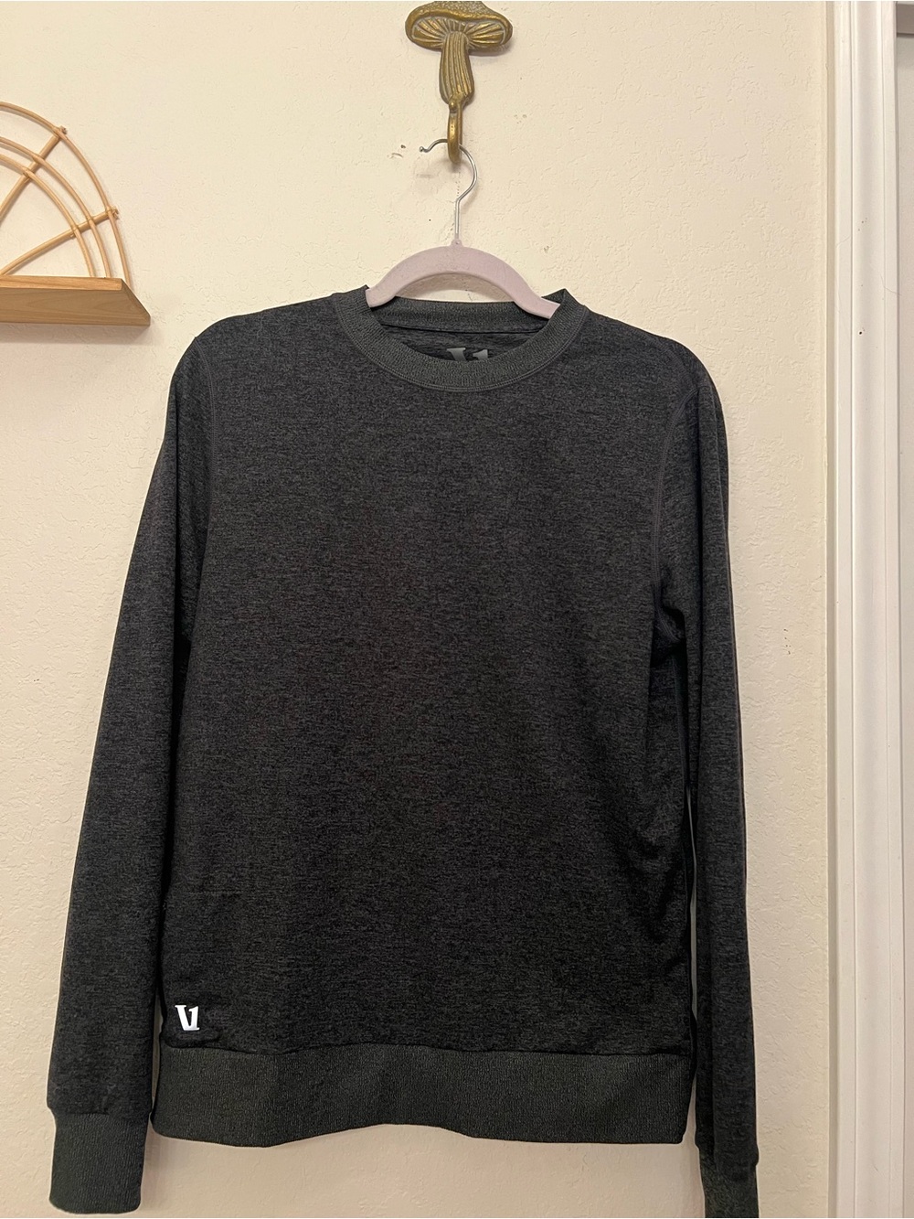 Vuori Women’s Charcoal Gray Long Sleeve Performance Crewneck Size Small